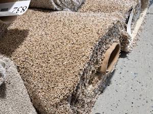 lot 833 image: Lot of (1) Carpet 20x12