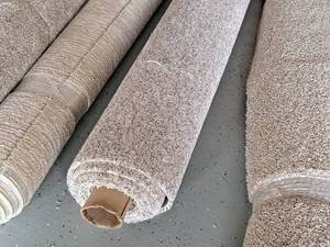 lot 901 image: Lot of (1) Carpet 15x12