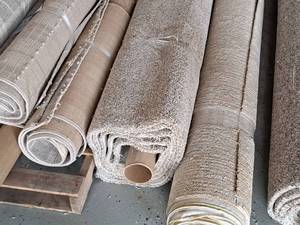lot 903 image: Lot of (1) Carpet 20x12