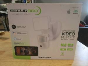 lot 584 image: SECUR360 1200 Lumens Integrated LED Motion Sensor Wired Single Head White Outdoor Security Light with Video Wi-Fi (OPEN BOX)