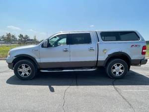 lot 10 image: 2004 Ford F-150 Lariat - 4X4