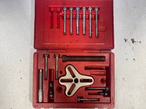 lot 19 image: MAC Tools Steering Wheel Puller Set