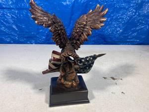lot 79 image: NRA Patron Member Eagle and Flage Statue