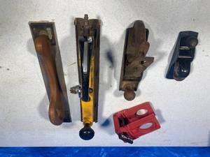 lot 36 image: Box of Woodworking Tools