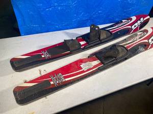 lot 60 image: Cobra Water Skis