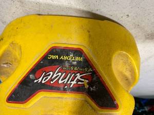lot 22 image: Stinger WetDry Vac 2.5 Gallon