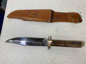 lot 82 image: Bowie Hunting Knife
