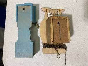 lot 93 image: 2 Collectible Clocks