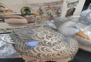 lot 2 image: BRAND NEW DECOYS
