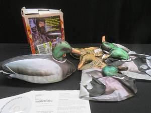 lot 11 image: INFLATABLE PHOTO PRINTED DECOYS