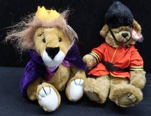 lot 49 image: LARGER TY BEANIE BABIES.
