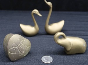 lot 60 image: SEROUS BRASS LOT ANIMAL FIGURES AND HEART TRINKET BOX