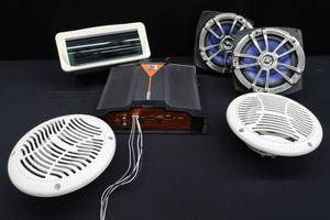 lot 72 image: TWO CHANNEL CAR STEREO WITH 2 PAIRS OF SPEAKERS