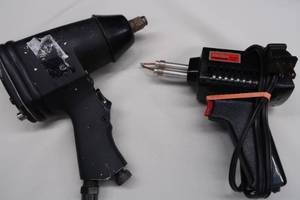 lot 73 image: WELLER STANDARD MODEL 7200 SOLDING IRON  AND A PNEUMATIC IMPACT WRENCH
