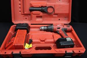 lot 74 image: MILWAUKEE CORDLESS HAMMER DRILL DRIVER IN CASE WITH CHARGER