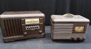 lot 90 image: wARDS AIRLINE AND SENTINET ANTIQUEVINTAGE RADIOS