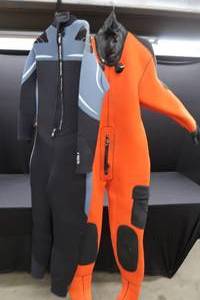 lot 95 image: NEW OCEANIC WET SUIT  HENDERSON RED WETSUIT