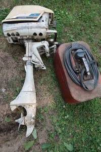 lot 113 image: 4 HP MONTG. WARDS SEA KING MOTOR
