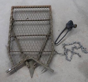 lot 128 image: SMALL TREE STAND AND A MOTOR EAR MUFF