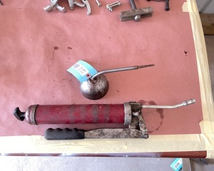 Oil tin, Grease Gun