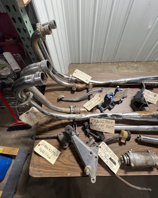 lot 501 image: 1980 Kawasaki KZ750 Parts