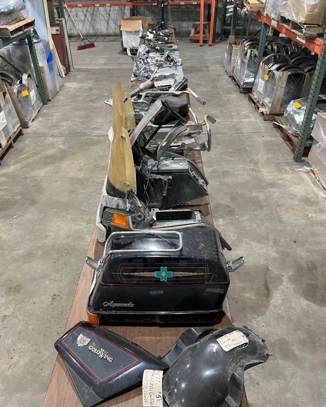 lot 521 image: 1984 Goldwing GL1200 Parts