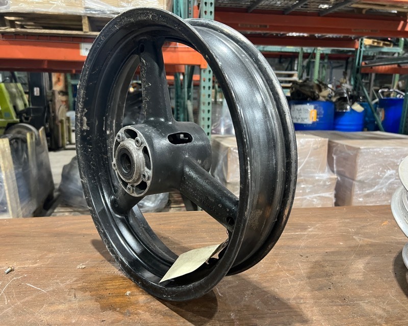 lot 529 image: 2001 Suzuki GSX1300R Rim