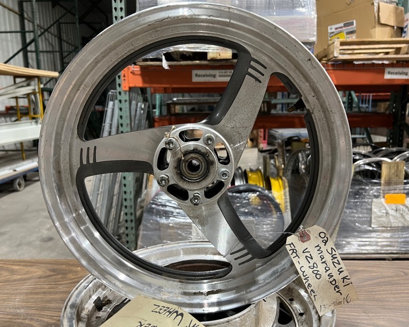 lot 547 image: 2002 Suzuki Marauder VZ800 Rims