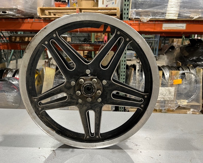 lot 550 image: 1981 Honda CB650C Rim