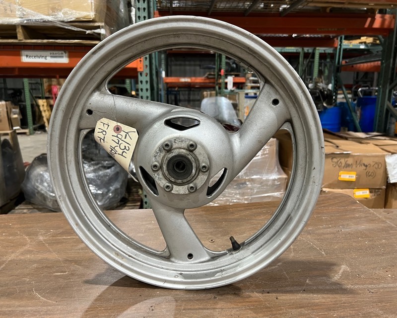 lot 555 image: 1997 Yamaha FZR600R Rim