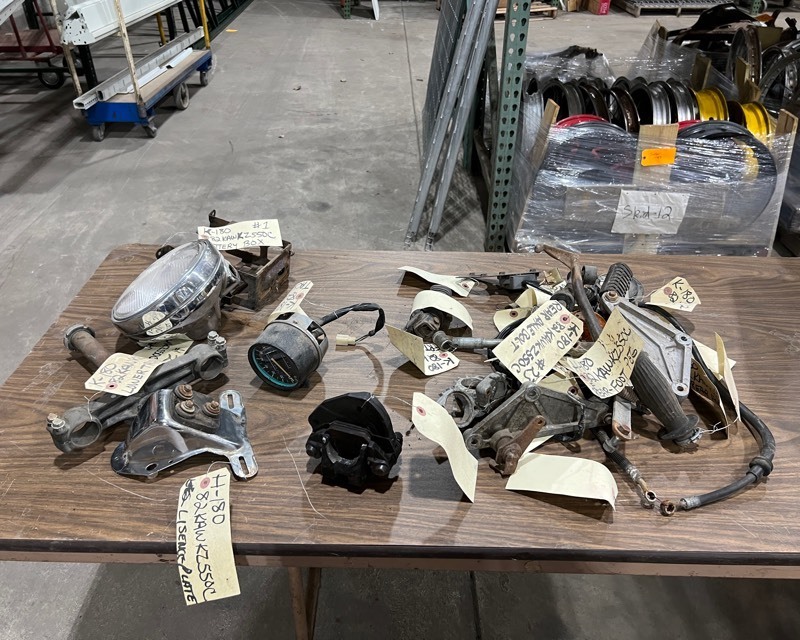lot 562 image: 1982 Kawasaki 550C Parts