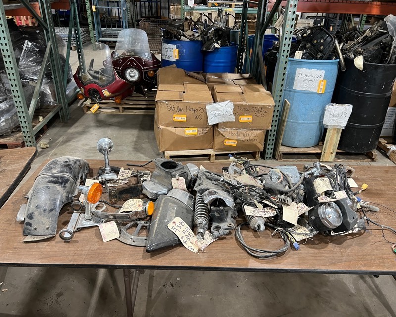 lot 563 image: 1982 Suzuki GS550L Parts