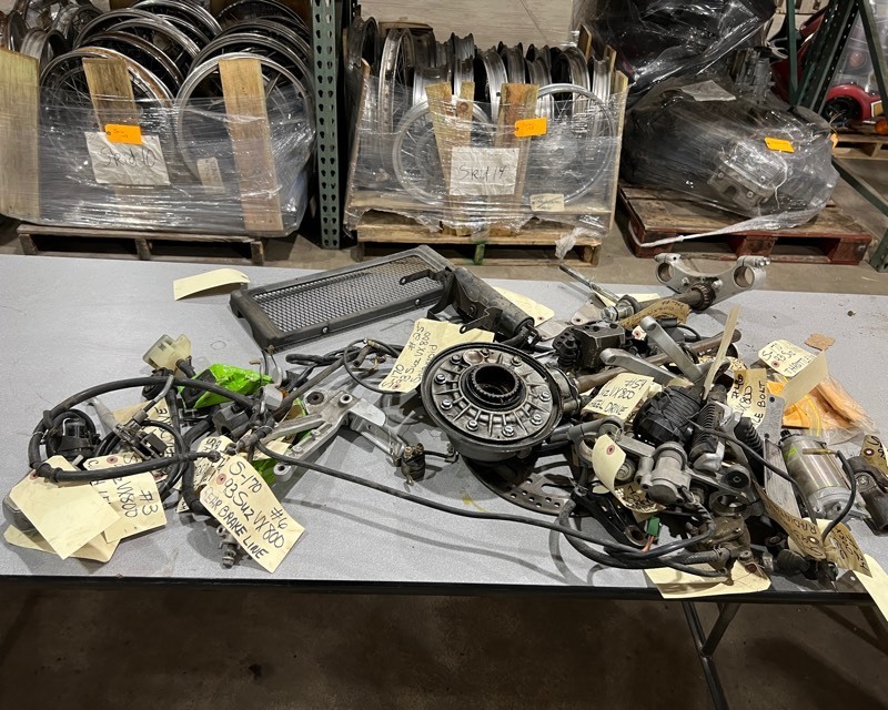 lot 565 image: 1993 Suzuki VX800 Parts