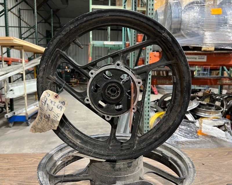 lot 635 image: 1985 Yamaha FZ750S Rims
