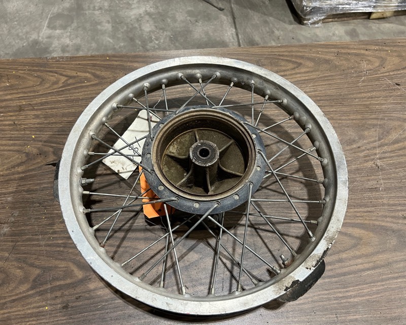 lot 639 image: 1978 Yamaha DT250E Rim