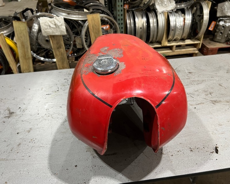 lot 644 image: Yamaha Motorcycle Fuel Tank