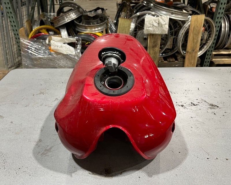 lot 650 image: 2007 Kawasaki EX250 Fuel Tank