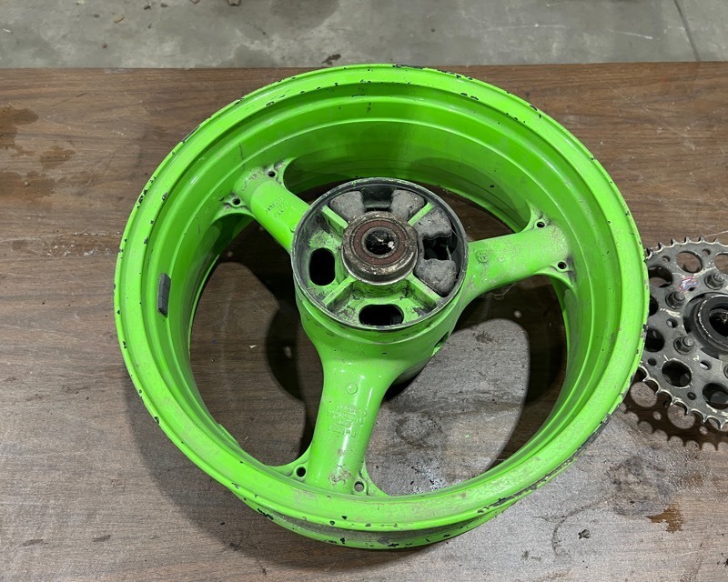 lot 664 image: 2000 Kawasaki ZX900E Rim