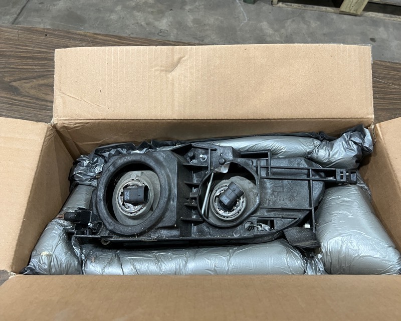 lot 675 image: 93-96 Toyota Corolla Head Lamp Assembly RH
