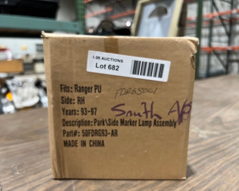 lot 682 image: 93-97 Ford Ranger Side Marker Lamp RH