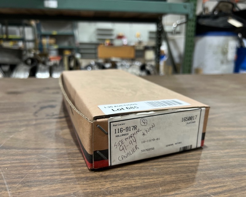 lot 685 image: 91-94 Chevy Cavalier Side Marker Lamp RH