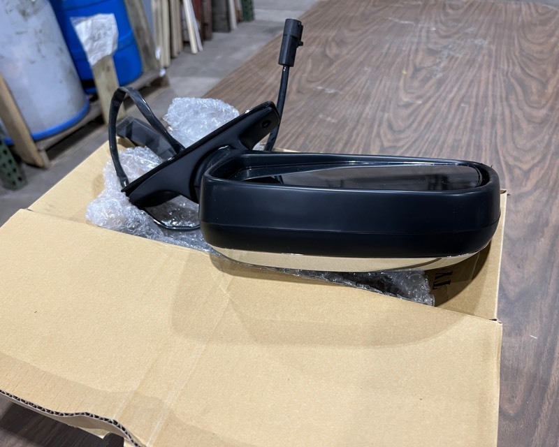 lot 686 image: 92-96 Ford F150250 & Bronco Power Side Mirror LH