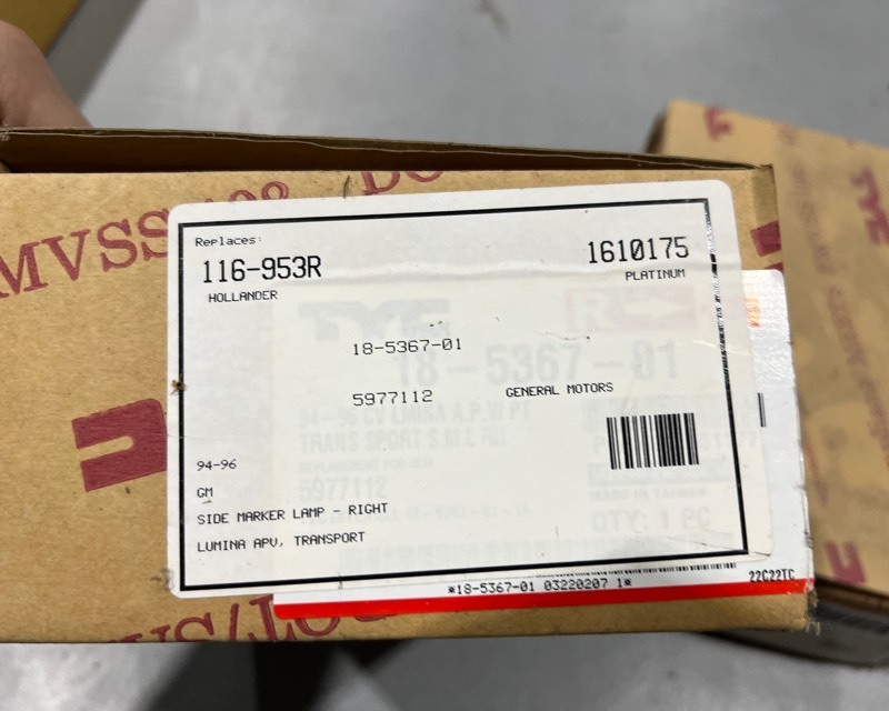lot 695 image: 94-96 Lumina Side Marker Lamps RH & LH