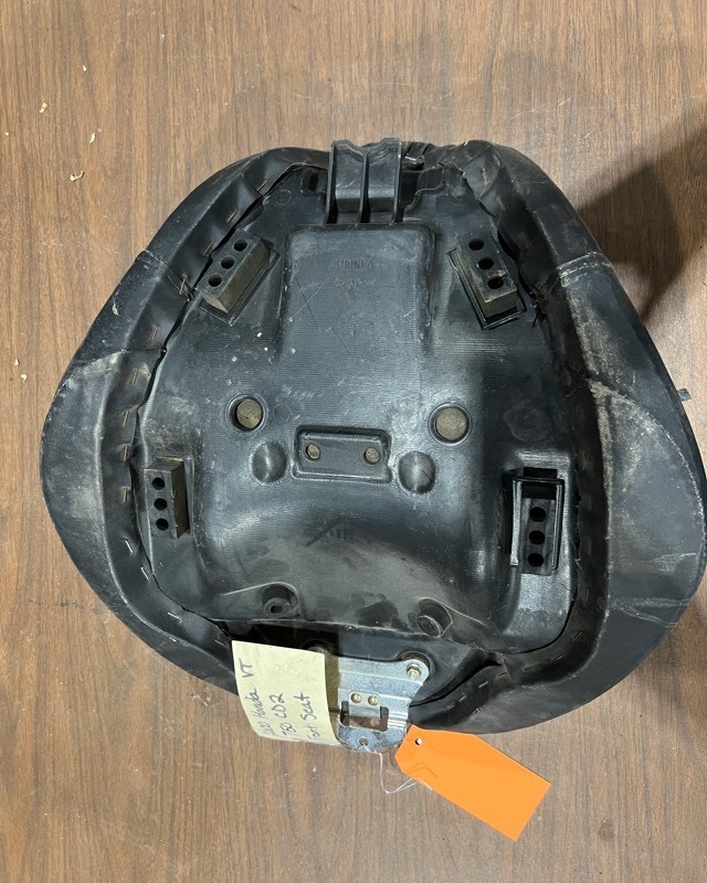 lot 723 image: 2000 Honda VT750CO2 Front Seat