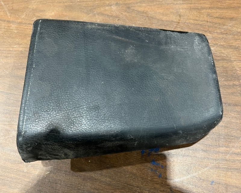 lot 726 image: 1992 Yamaha FZR800R Rear Seat