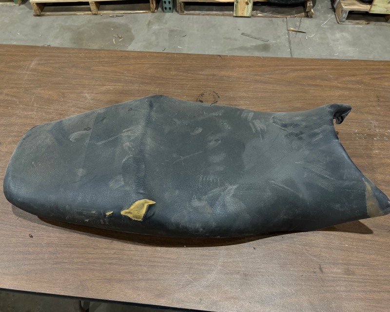 lot 746 image: 2002 Yamaha YZF600R Seat