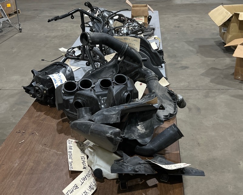 lot 759 image: 2002 Yamaha YZF600R Parts