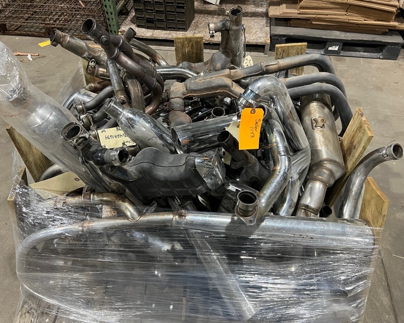 lot 770 image: Motorcycle Swing Arm Exhaust and Mufflers