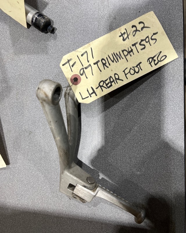 lot 773 image: 1997 Triumph T595 Parts