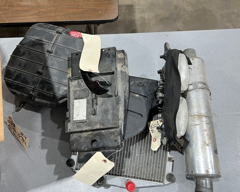 lot 779 image: 1994 Kawasaki ZX750L Parts